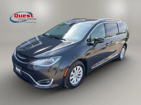 Used 2018 Chrysler Pacifica Touring-L Plus FWD image 6