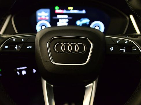 Used 2023 Audi Q5 e Premium w/ Convenience Package image 36