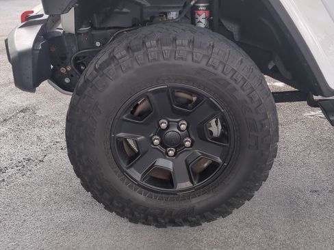 Certified 2021 Jeep Gladiator Mojave image 11