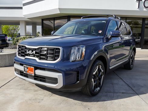 Used 2025 Kia Telluride S AWD/4WD image 4