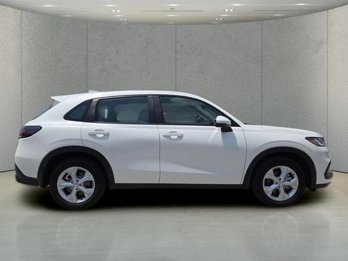 Used 2025 Honda HR-V LX image 2