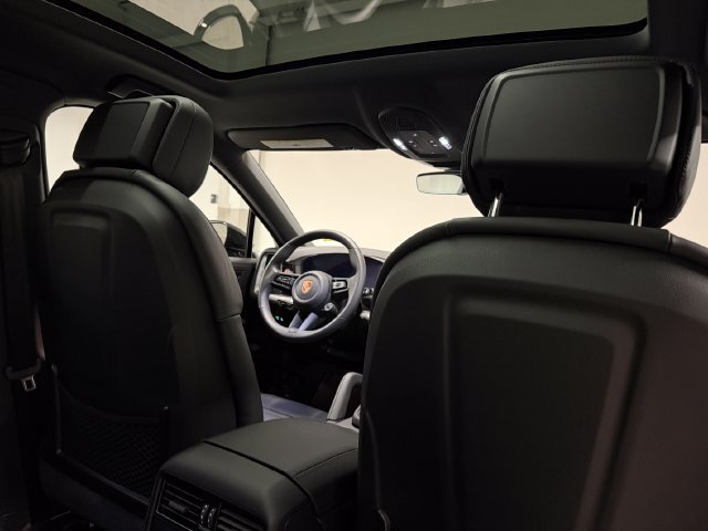 Certified 2026 Porsche Cayenne S AWD/4WD image 32