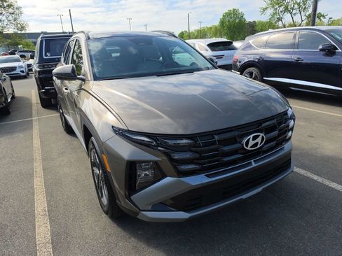 Used 2025 Hyundai Tucson SEL image 2