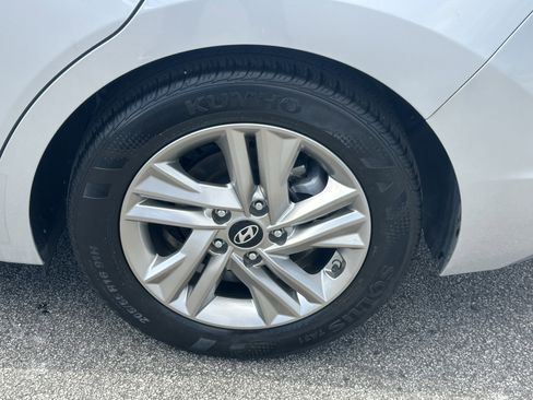 Used 2019 Hyundai Elantra SEL FWD image 18