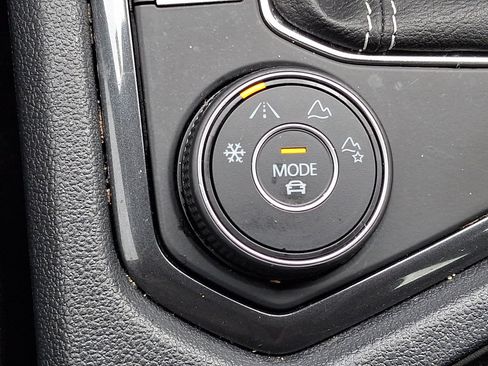 Used 2024 Volkswagen Tiguan SEL R-Line AWD/4WD image 33
