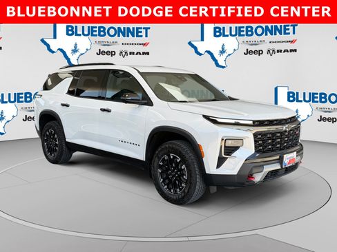 Used 2024 Chevrolet Traverse Z71 AWD/4WD image 3