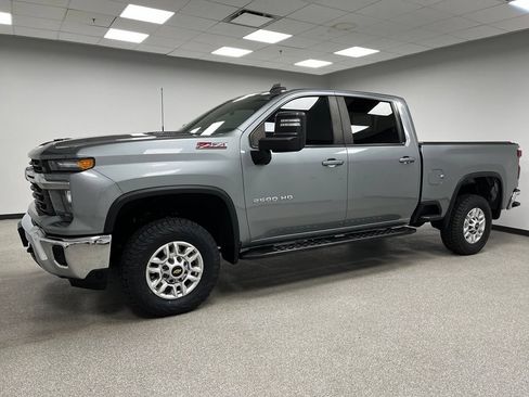 Used 2024 Chevrolet Silverado 2500 LT w/ All Star Edition AWD/4WD image 6