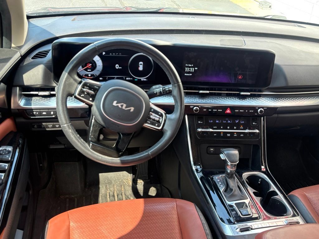 Used 2023 Kia Carnival SX Prestige FWD image 2