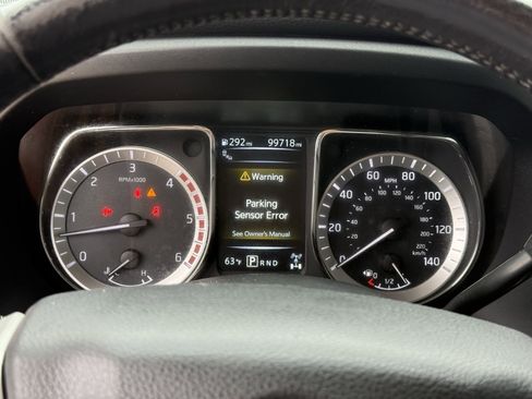 Used 2018 Nissan Titan SV w/ SV Convenience Package image 18