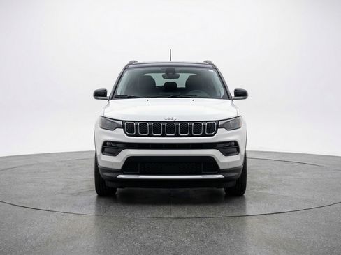 Used 2025 Jeep Compass Limited AWD/4WD image 2
