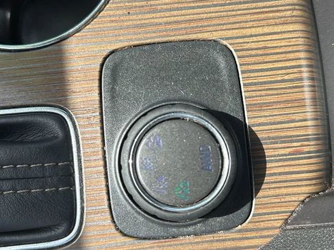 Used 2018 GMC Acadia SLE image 20