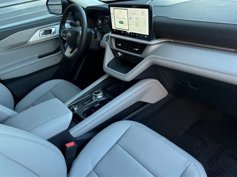 New 2026 Ford Explorer Active w/ Active Comfort Package image 14