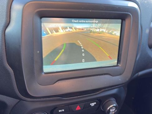 Used 2019 Jeep Renegade Altitude w/ Quick Order Package 2XM image 18