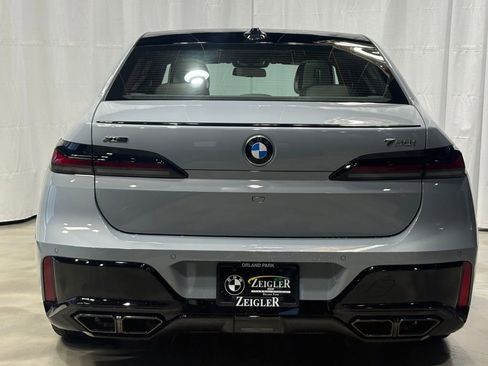 New 2026 BMW 760i xDrive w/ Premium Package AWD/4WD image 5