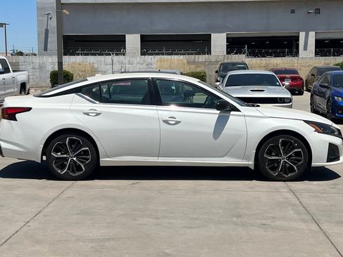 Used 2024 Nissan Altima 2.5 SR FWD image 9