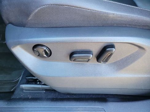 Used 2020 Volkswagen Tiguan SEL image 17