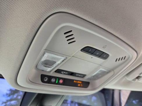 Used 2020 Chevrolet Traverse Premier FWD image 37
