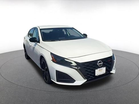 Used 2025 Nissan Altima 2.5 SR FWD image 3