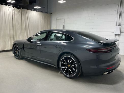 Used 2018 Porsche Panamera 4 w/ Premium Package AWD/4WD image 5