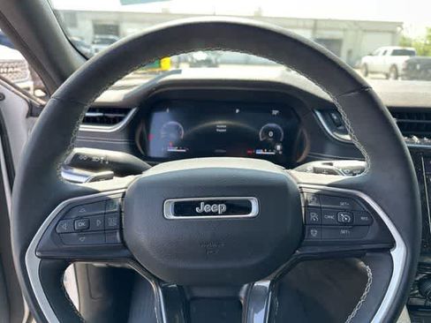 Used 2023 Jeep Grand Cherokee Altitude image 10