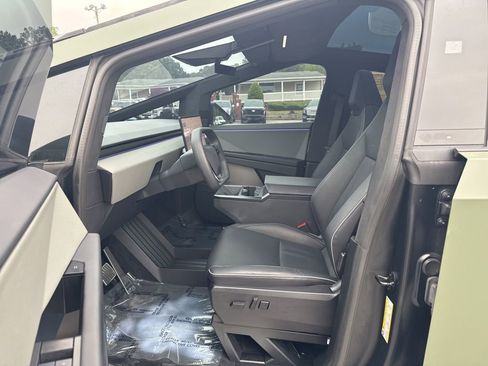 Used 2024 Tesla Cybertruck AWD Crew Cab image 9