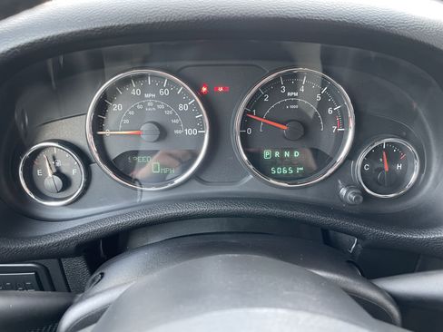 Used 2018 Jeep Wrangler Unlimited Rubicon w/ Cold Weather Group AWD/4WD image 19