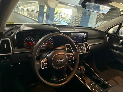 Used 2021 Kia Sorento LX AWD/4WD image 6