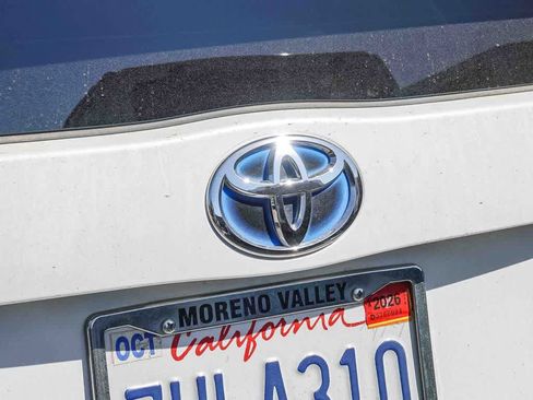 Used 2014 Toyota Prius Four image 17