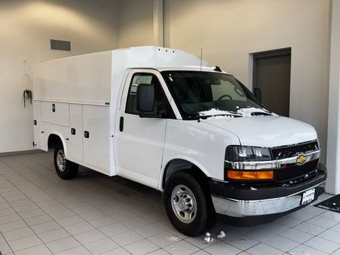 New 2026 Chevrolet Express 3500 w/ Power Convenience Package image 32