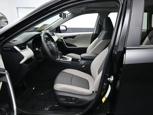 Used 2025 Toyota RAV4 XLE w/ Convenience Package FWD image 11