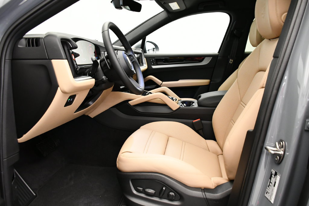 Certified 2026 Porsche Cayenne Coupe AWD/4WD image 5