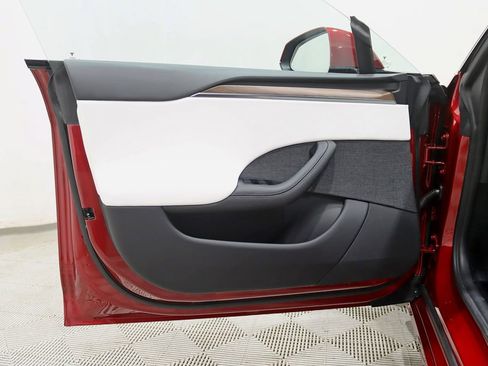 Used 2026 Tesla Model S AWD/4WD image 33