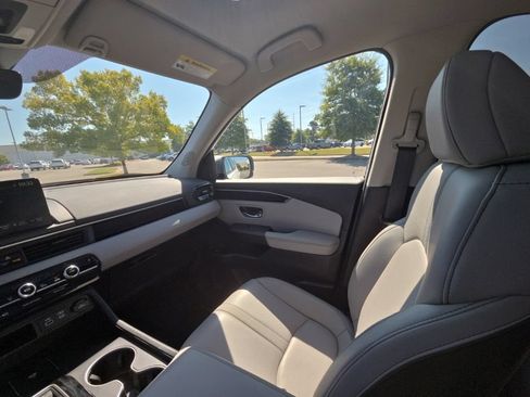 Used 2024 Honda Pilot Touring image 22