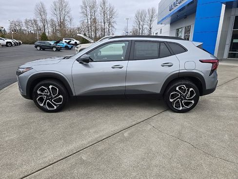 New 2026 Chevrolet Trax RS w/ Driver Confidence Package image 2