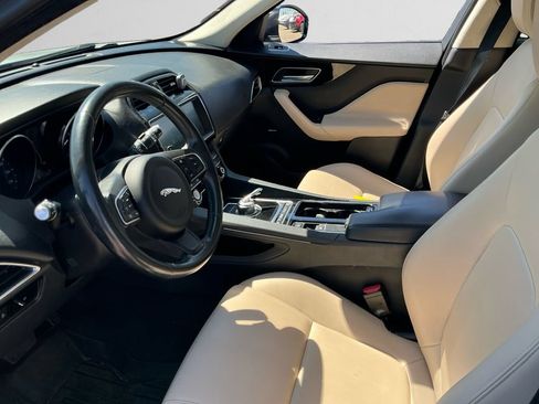 Used 2020 Jaguar F-PACE Premium AWD/4WD image 9
