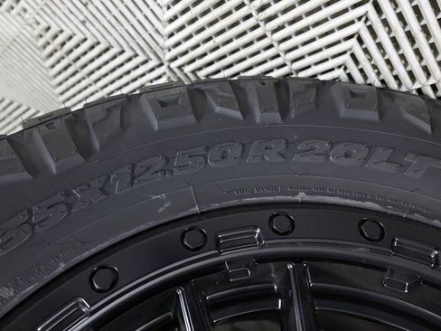 Used 2025 GMC Yukon AT4 Ultimate w/ LPO, Illumination Package image 53