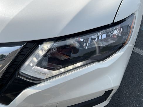 Used 2020 Nissan Rogue SV AWD/4WD image 16