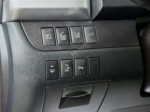 Used 2016 Toyota Highlander Limited Platinum AWD/4WD image 10