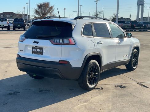 Used 2023 Jeep Cherokee Altitude Lux image 3