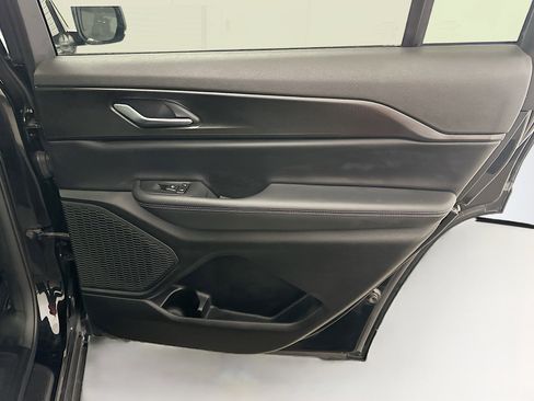 Used 2023 Jeep Grand Cherokee L Laredo image 33