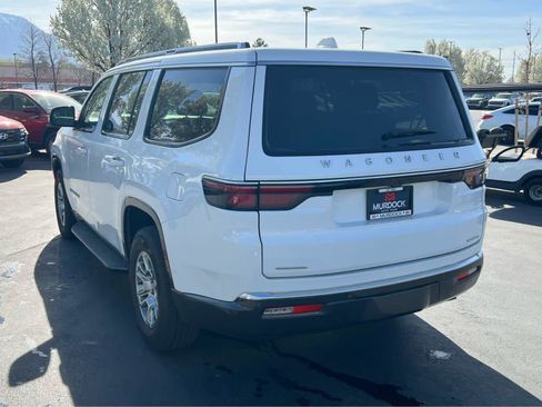 Used 2022 Jeep Wagoneer Series I AWD/4WD image 10