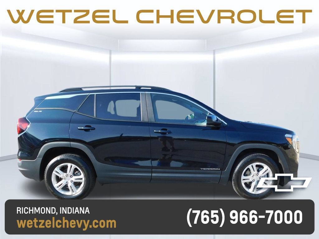 Used 2022 GMC Terrain SLE w/ Driver Convenience Package AWD/4WD image 2