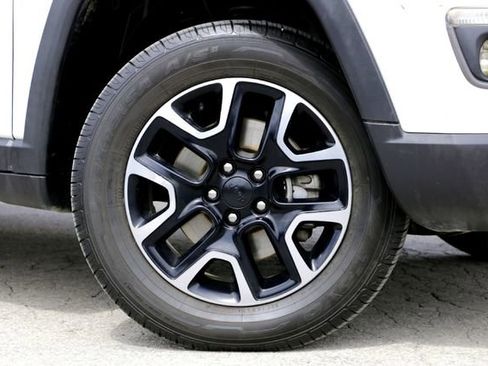 Used 2019 Jeep Compass Trailhawk AWD/4WD image 2