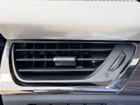 Used 2015 Toyota Avalon Limited FWD image 39