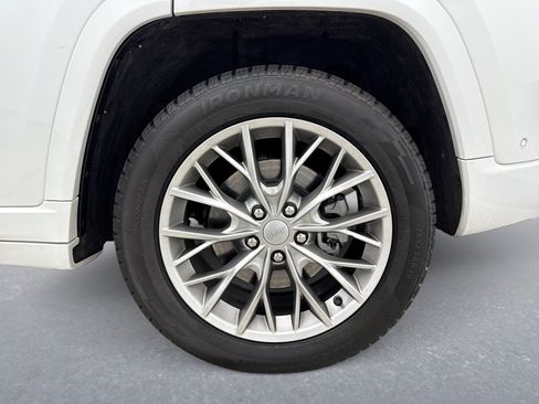 Used 2023 Jeep Grand Cherokee Summit AWD/4WD image 9