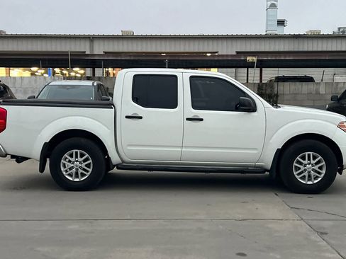 Used 2019 Nissan Frontier SV image 9