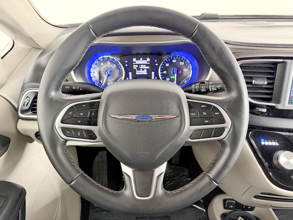 Used 2018 Chrysler Pacifica Touring-L w/ Tire & Wheel Group FWD image 55