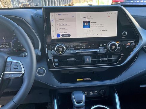 New 2026 Toyota Highlander Limited image 6