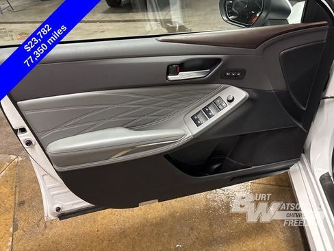 Used 2019 Toyota Avalon Limited image 16