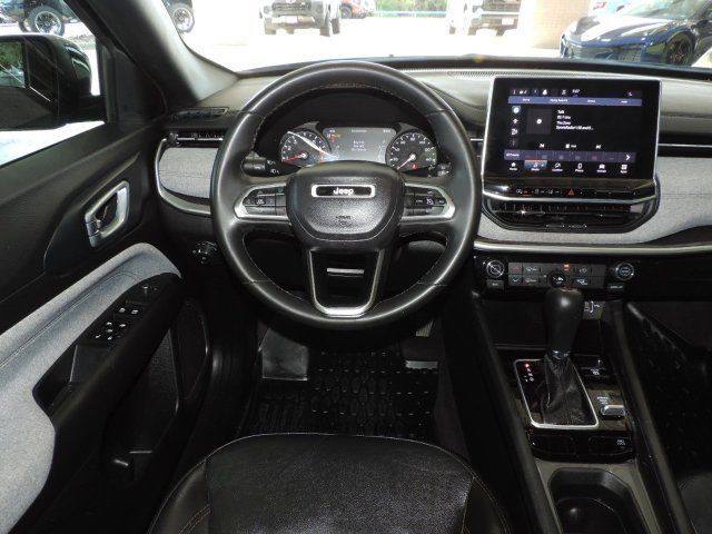 Used 2023 Jeep Compass Latitude AWD/4WD image 24
